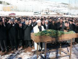 Bakan Yıldırım, Cenaze Töreninde Duygulandı!