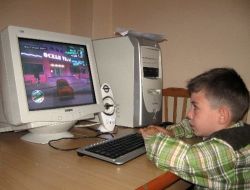 "İnternet Çocukları Şiddete Karşı Duyarsızlaştırıyor"