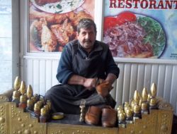 Tek Böbreğiyle Yaşama Tutunan Baba Öyküsüyle Örnek Oluyor