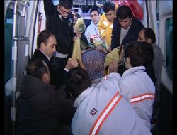 Aşırı Şişman Kadını, 17 Kişi Hastaneye Kaldırabildi