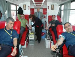 Postacılar Kan Vermeye Motosikletleri İle Geldi