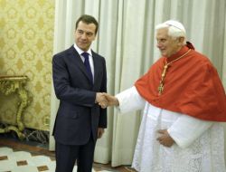 Medvedev, Papa İle Görüşecek!