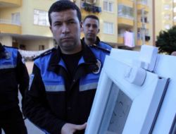 Polis, Tüpçü Diye Çalınan Zile Kapıyı Açan Vatandaşı Uyardı