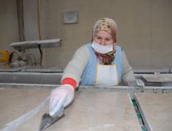 Burdurlu Hanımlar Ekmeklerini Taştan Çıkartıyor