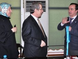 Hızlı Kravat Bağlama Rekortmeni Kavgalara Karşı Bağlama Tekniği Geliştirdi