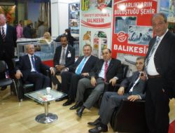 Osmaniye Valisi Cerrah, Emıtt'te Burhaniye Standını Gezdi