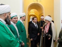 Medvedev Ufa'da Cami Ziyaret Etti: Şeytanın İki Boynuzluları Kadar İki Bacaklıları Da Var!