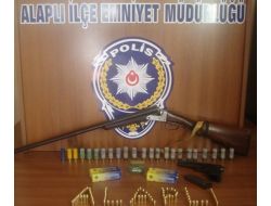 Silah Kaçakçılığı Yaptıkları İddia Edilen 3 Kişi Gözaltına Alındı!