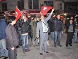 İşçi Partili Bir Grup Tutuklama Kararlarını Protesto Etti!