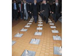 İzmir Büyükşehir, Karşıyaka Tünelinin Üzerini 3,5 Milyon Liraya Düzenledi