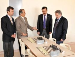 Vali Kahraman Satranç Eğitim Merkezi’ni Gezdi