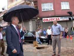 Yağmurdan Çöken Yol Vatandaşı İsyan Ettirdi