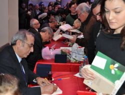 Cumhuriyet Yazarı Behramoğlu'ndan Halka 'Cahil' İması