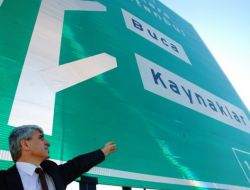 Karayolları, Trafik Magandalarının Gerçek Yüzünü Gösteren Levhaları Sergiliyor