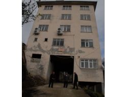 4 Katlı Binanın Altından Köy Yolu Geçiyor