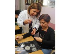 Bu Kursta Kadınlar Takı Tasarlayarak Stres Atıyor