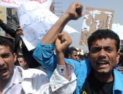 Yemen’de Göstericiler Başkanlık Sarayına Yürüyor..