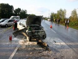 Otomobille Çarpışan Yolcu Otobüsü Şarampole Yuvarlandı: 1 Ölü, 40 Yaralı