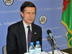 Abd'li Bakan Yardımcısı Blake Orta Asya Yolcusu