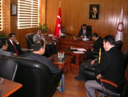 Rektör Güder’den Sınıf Arkadaşlarına Ney Dinletisi Süprizi