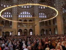 1001 Hatim Programında Gönüller Kainatın Efendisi’ni Andı
