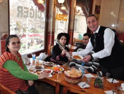 Edirneli Ciğerciler Acı Biber Yerine Gül İkram Etti