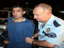 Polise Yakalanmamak İçin Denize Atladı!