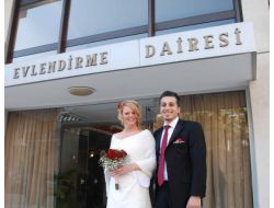 Sevgililer Günü'nde Nikah Kıydırmak İçin İngiltere'den Geldi