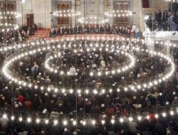 Süleymaniye Camii'nde Mevlid Kandili
