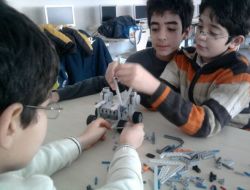 Minik Mucitlerden Robot Lama