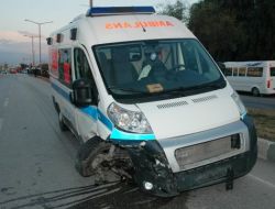 Hasta Taşıyan Ambulansın Kaza Anı Kameralara Yansıdı