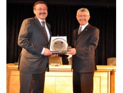 Başkan Gökçek, Mezun Olduğu Fakültenin Konferans Salonunu Yeniledi