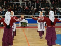 Bolu'da Okullararası Halk Oyunları Yarışması Düzenlendi