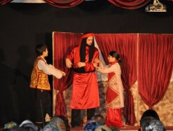 'O’nu Beklerken' Oyunu Mutluları Duygulandırdı