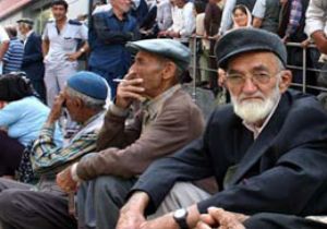 Emeklilerin zamlı maaşları marta kaldı