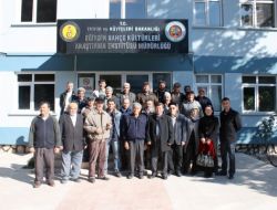 Çiftçiler Budamanın İnceliklerini Uygulamalı Öğreniyor