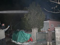 Yangına Müdahale Eden İki İtfaiye Eri Yaralandı