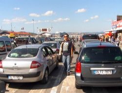 Çanakkale'de Bayram Dönüşü Feribot Kuyruğu Eziyete Dönüştü