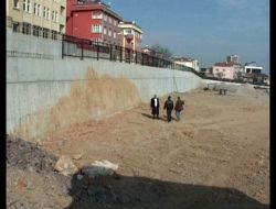 İşçinin Üzerine Tonlarca Toprak Bırakıldı