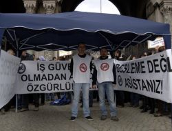 Asistanlardan Çadırlı Protesto