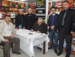 Vakkasoğlu Karaman’da Kitaplarını İmzaladı