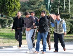 Kiraladıkları Otomobille Eroin Sattıkları İddia Edilen 3 Kişi Yakalandı