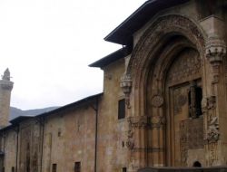 Divriği Ulu Camii’nin Çevresindeki Binaların Kamulaştırılmasına Devam Ediliyor!.