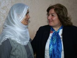 Vali Eşinden, Oğluna Böbreğini Veren Anneye Ziyaret
