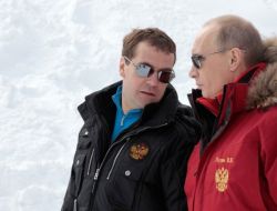 Son Anket: Medvedev Ve Putin'e Destek Yüzde 50'inin Üzerinde..