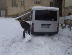 Başkale'de 35 Köy Ve 27 Mezra Yolu Kar Ve Tipiden Ulaşıma Kapandı
