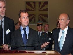 Medvedev Uğursuzluk Olmaması İçin Kılıcın Parasını Ödedi