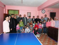 Milli Eğitim Müdürü Aksoy, Yuvadaki Çocukları Hediyelerle Sevindirdi