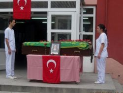 Meslektaşları, Genç Yaşta Ölen Öğretmenin Ardından Gözyaşı Döktü