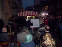 İzmir'de 'Dersimiz Kürtçe' Konulu Bir Eylem Gerçekleştirildi